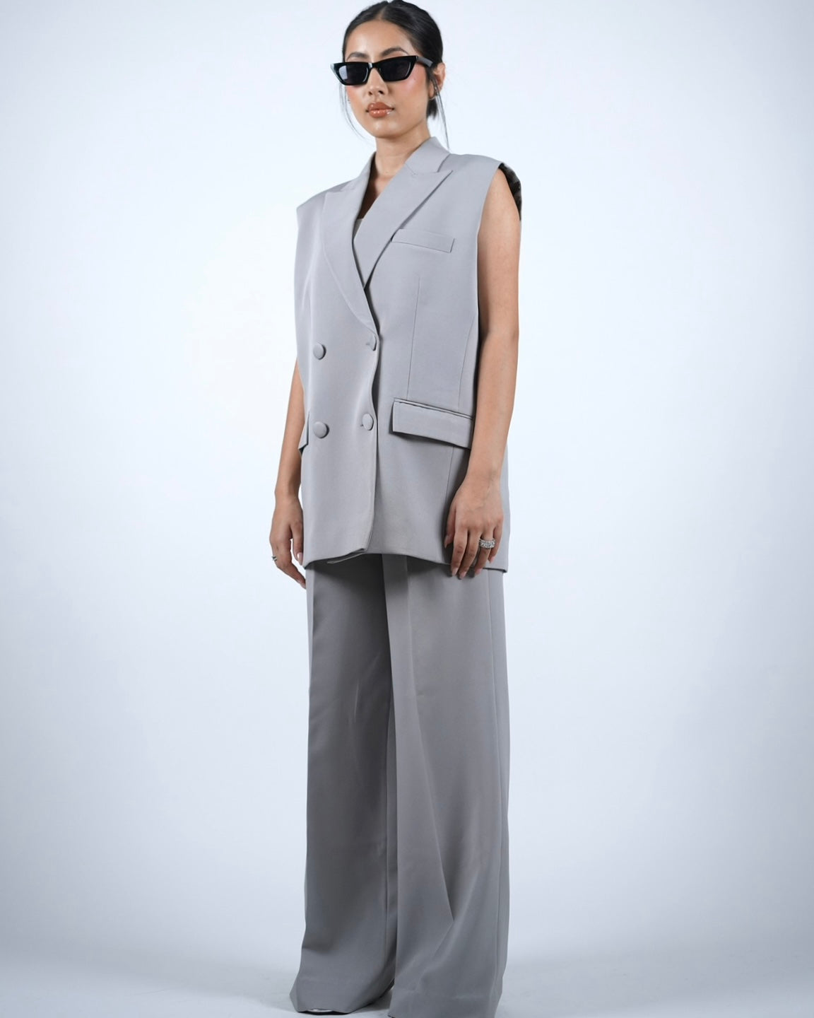 Grey Sleeveless Pantsuit