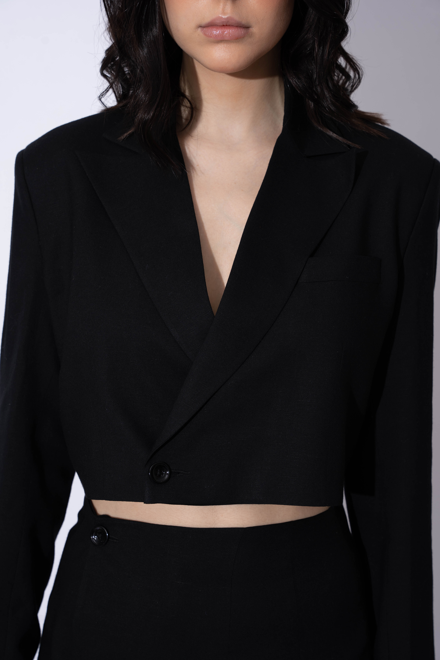 BLACK LINEN CROP BLAZER