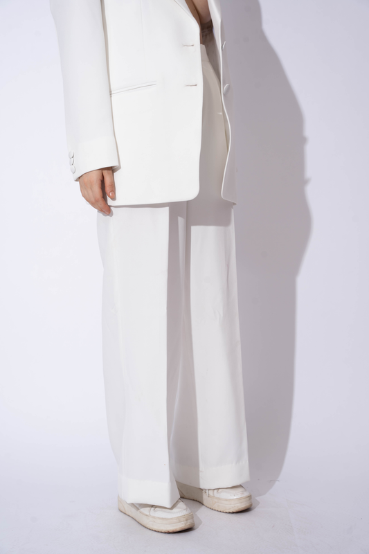 WHITE OVERSIZED PANTSUIT