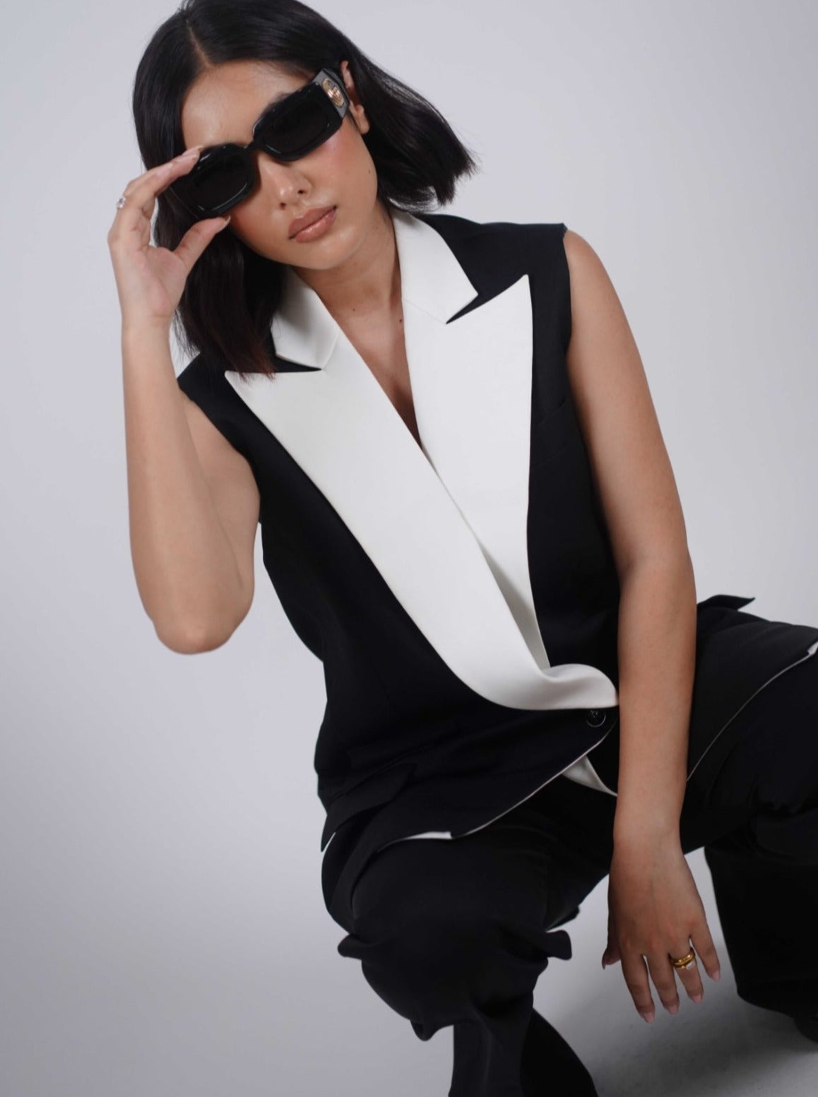 White Black Sleeveless Pantsuit