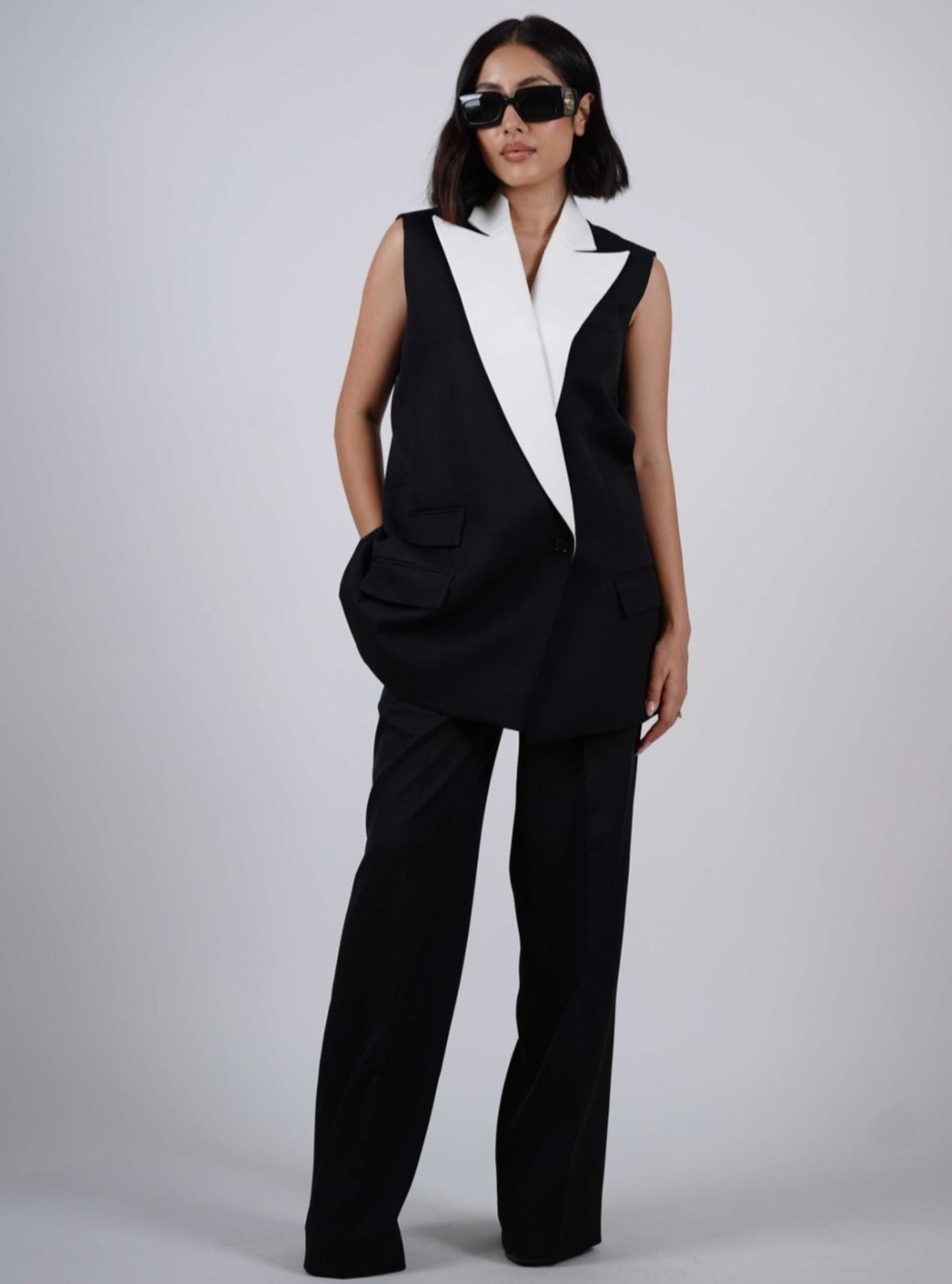 White Black Sleeveless Pantsuit